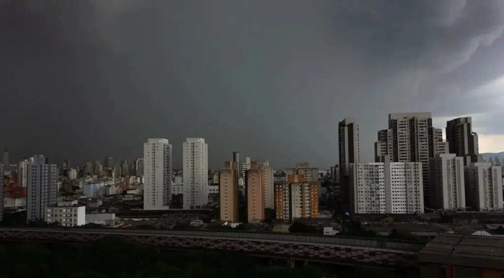 Temporal na sexta-feira 11 deixou mais de 2 milhões de imóveis sem energia elétrica | Foto: Reprodução/Redes sociais