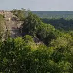 Não há fotos da cidade, mas os especialistas relatam que ela tem templos piramidais semelhantes a este em Calakmul, que fica nas proximidades | Foto: Reprodução/Redes sociais