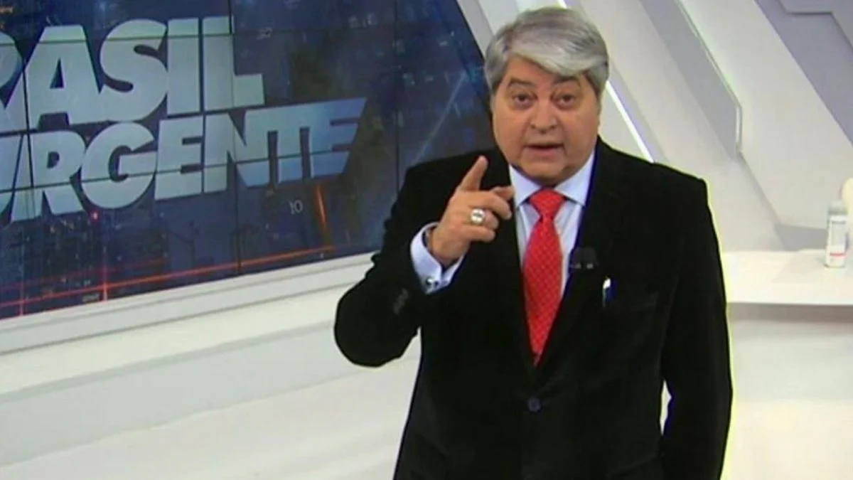 Foto de José Luiz Datena apresentando o Brasil Urgente