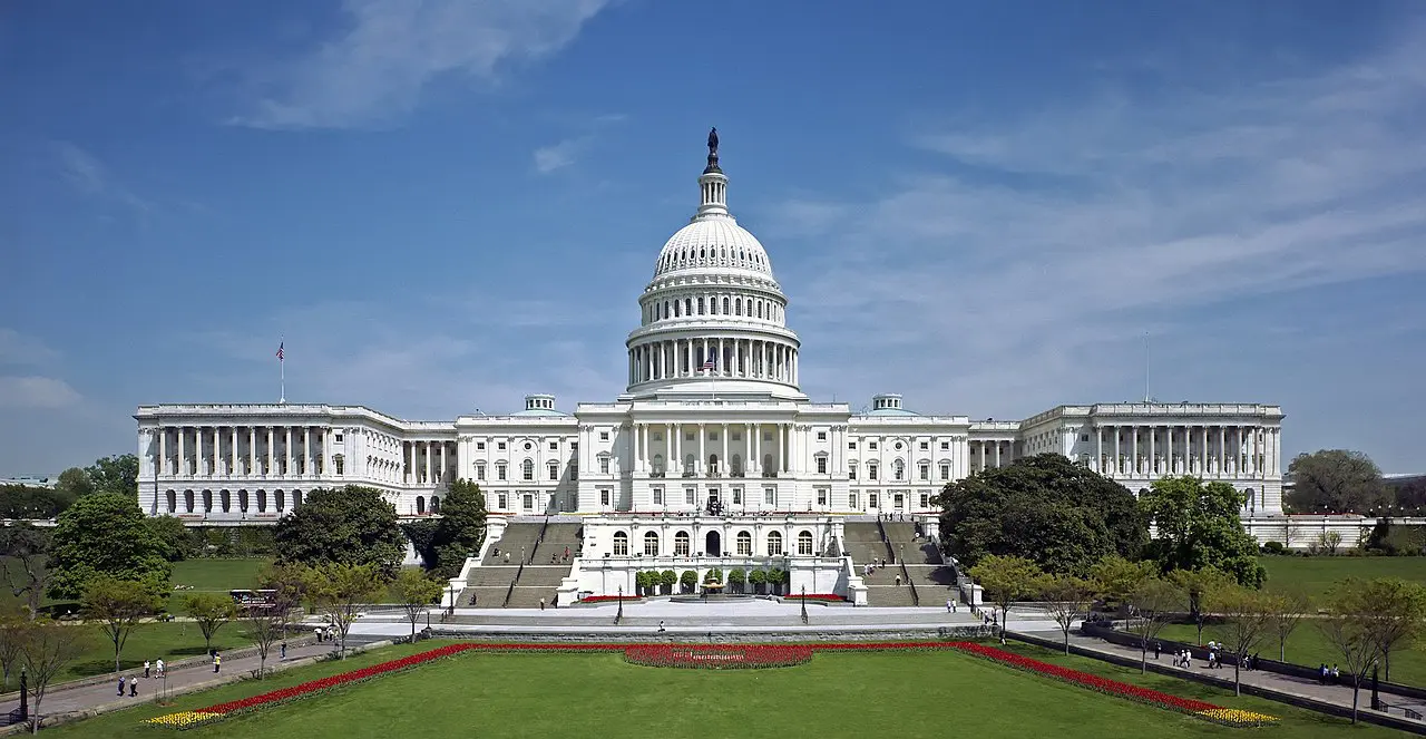 Sede do Congresso norte-americano, em Washington: na corrida pelo controle dos Estados Unidos,  o que vale é o colégio eleitoral | Foto: Wikimedia Commons