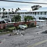Cidades da Flórida ainda contabilizam os estragos causados pelos tornados que vieram depois da chegada do furacão Milton, na quarta 8, nos Estados Unidos | Foto: Reprodução/Telegram