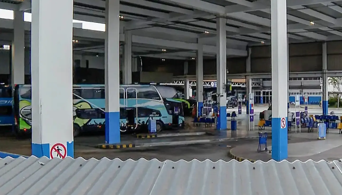 Bandidos sequestram ônibus na zona norte do Rio