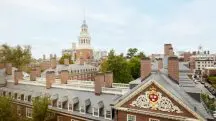 Atualmente, Harvard detém o maior orçamento financeiro entre as instituições de ensino do mundo | Foto: Reprodução/Harvard College