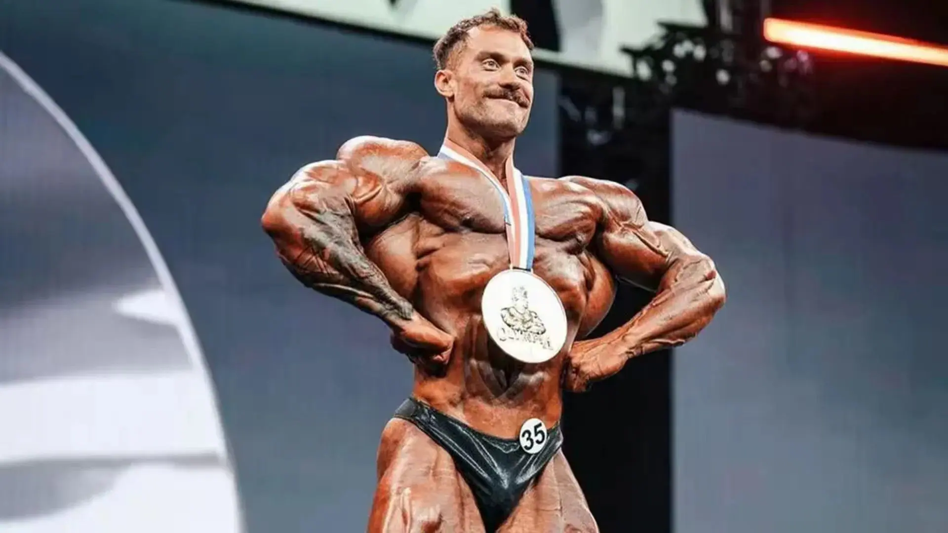 Chris Bumstead, o Cbum, foi o grande campeão do Mr. Olympia 2024 | Foto: Reprodução/Twitter/X