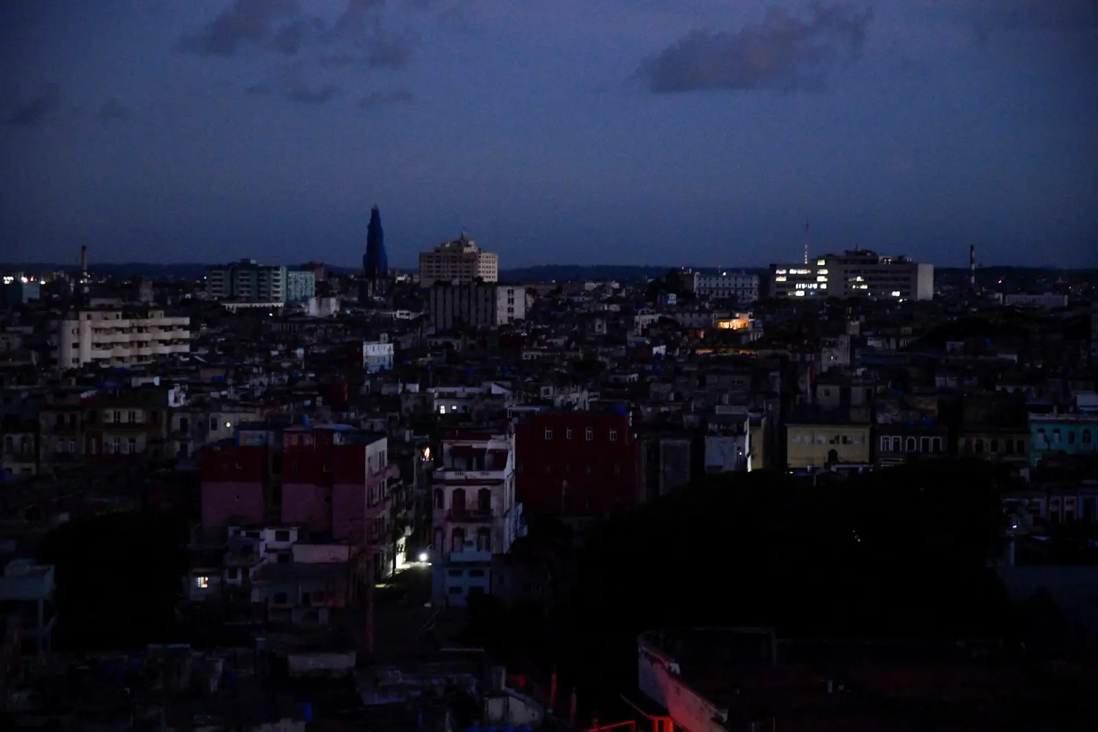 Luz foi reestabelecida para apenas 36% da população da ilha | Foto: Norlys Perez/Reuters