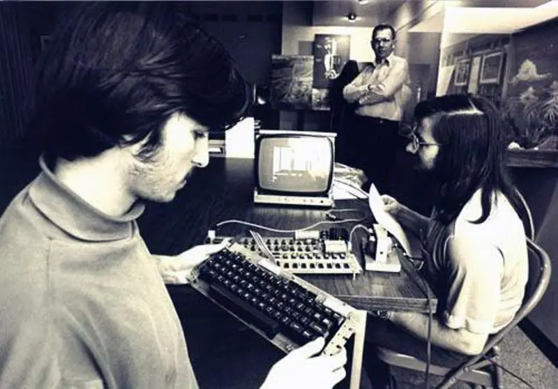 Steve Jobs fundou a Apple na garagem de casa | Foto: Reprodução/Redes sociais