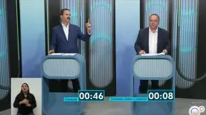 Em debate, candidato acusa adversário de fazer orgias com algemas