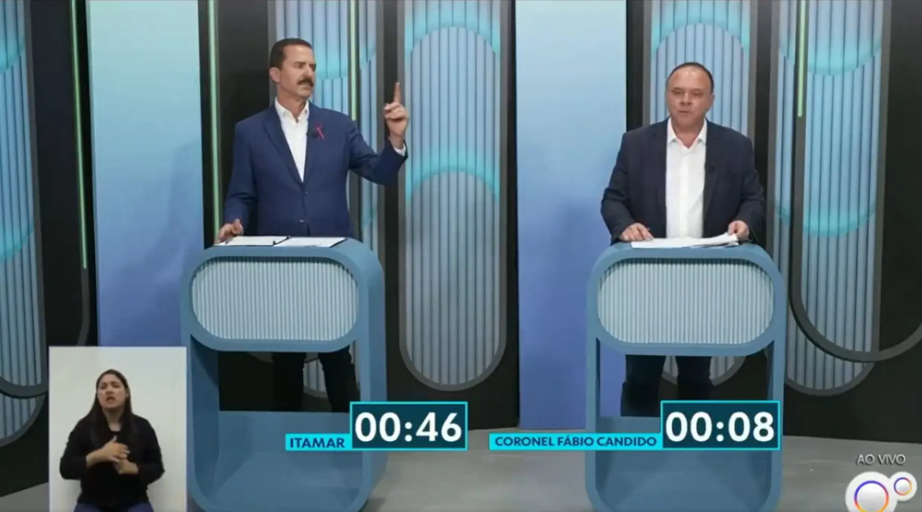 Em debate, candidato acusa adversário de fazer orgias com algemas