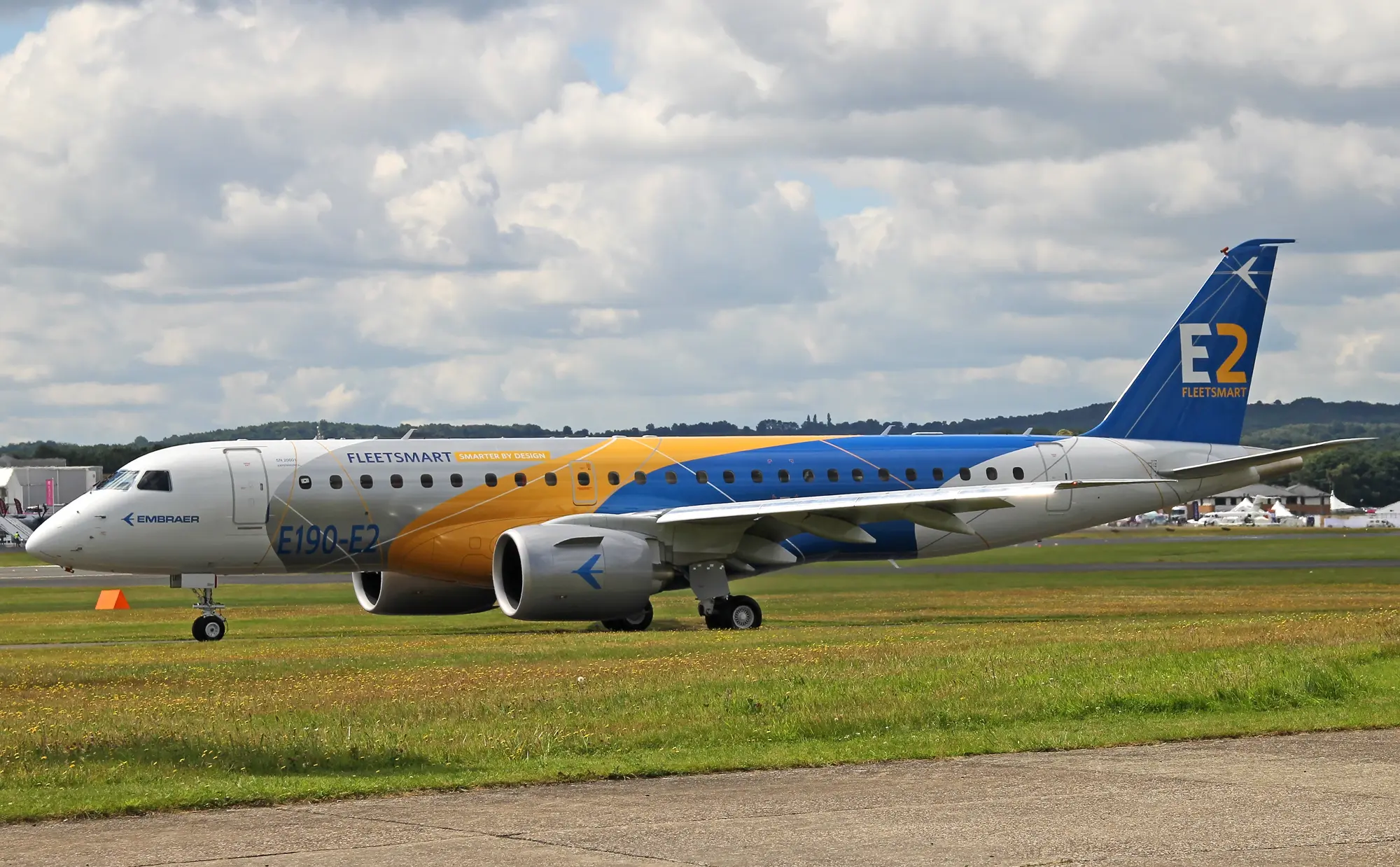 E-jet E2, modelo da Embraer fabricado no Brasil: 20% a 30% menos em emissão de carbono, mas com oferta restrita em razão da alta demanda global | Foto: Embraer/Divulgação