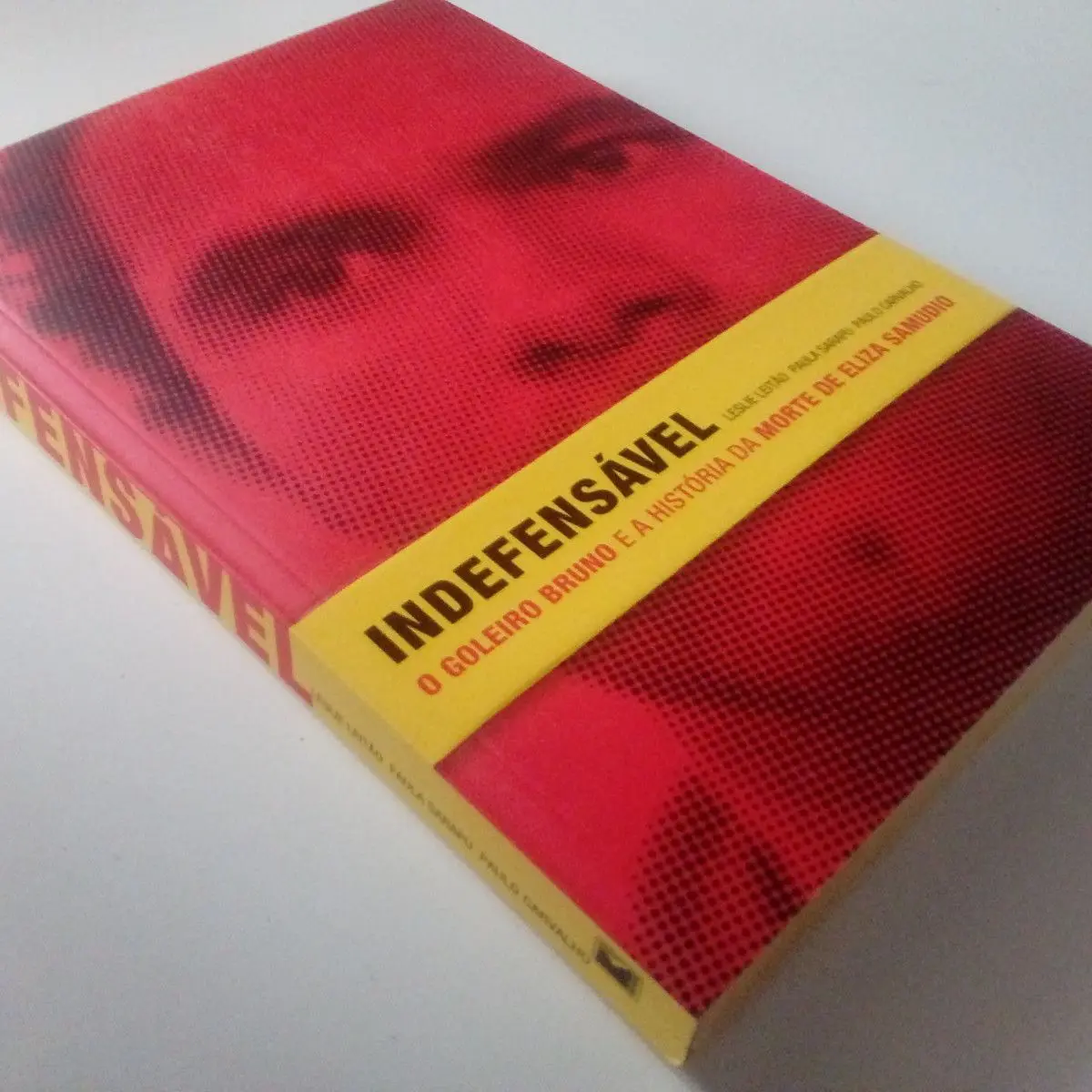 Capa do livro sobre o ex-goleiro Bruno