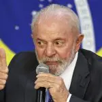 O presidente Luiz Inácio Lula da Silva continua a dividir o mundo entre os ricos e os pobres; Lula ignora a classe média