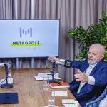 Luiz Inácio Lula da Silva em entrevista a uma emissora de rádio em Salvador: presidente ameaça intervir pessoalmente no mercado de sites de apostas esportivas | Foto: Ricardo Stuckert / PR