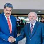 Nicolás Maduro e Lula de mãos dadas | Foto: Reprodução/Ricardo Stuckert/Presidência da República