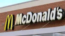 EUA: uma pessoa morre e dezenas adoecem por infecção de bactéria no McDonald’s