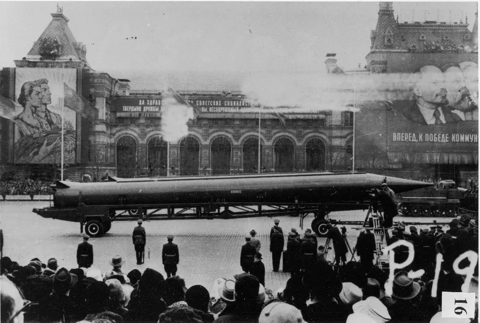 Fotografia da CIA mostra míssil núclear soviético SS-4 | Foto: Reprodução/Wikimedia Commons