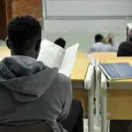 Depois de reservar até 100% das vagas para cotistas, universidade pública cancela editais