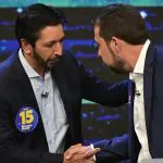 Nunes e Boulos se cumprimentam durante debate da TV Bandeirantes — São Paulo, 14/10/2024 | Foto: Eduardo Carmin/Agência O Dia/Agência Estado