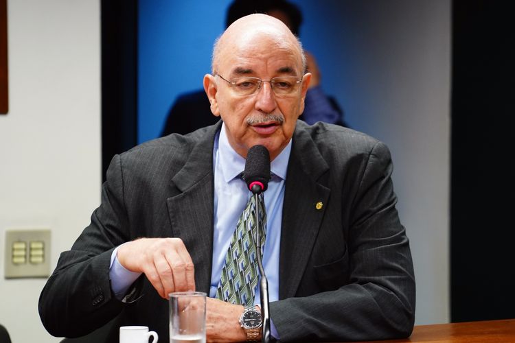 Suspensão da vacina da dengue reforça necessidade 
