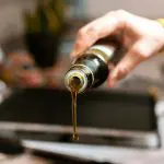 Nem todas as marcas de azeite de oliva estão liberadas para consumo | Foto: RDNE/Pexels