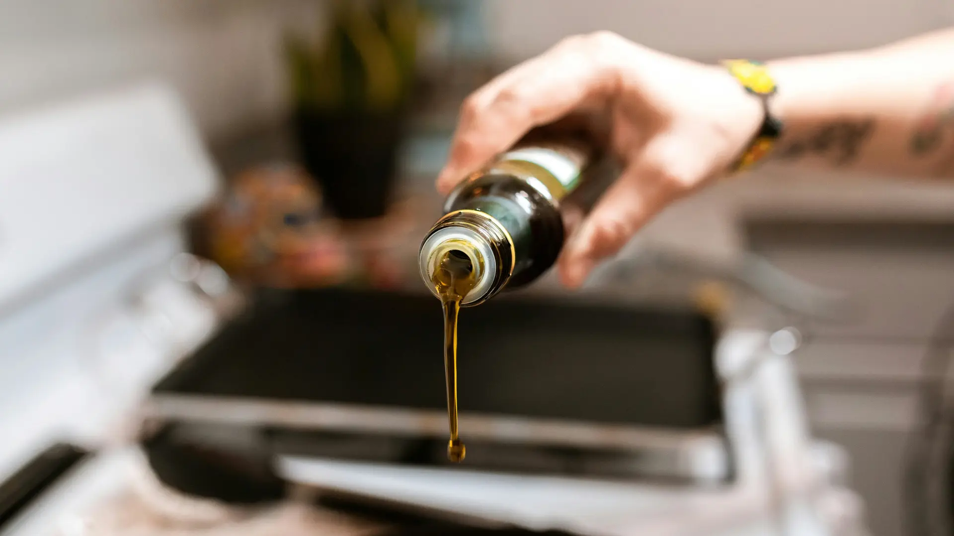Nem todas as marcas de azeite de oliva estão liberadas para consumo | Foto: RDNE/Pexels