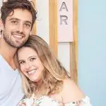Foto de Rafael Cardoso, ex-ator da Globo, e Mariana Bridi