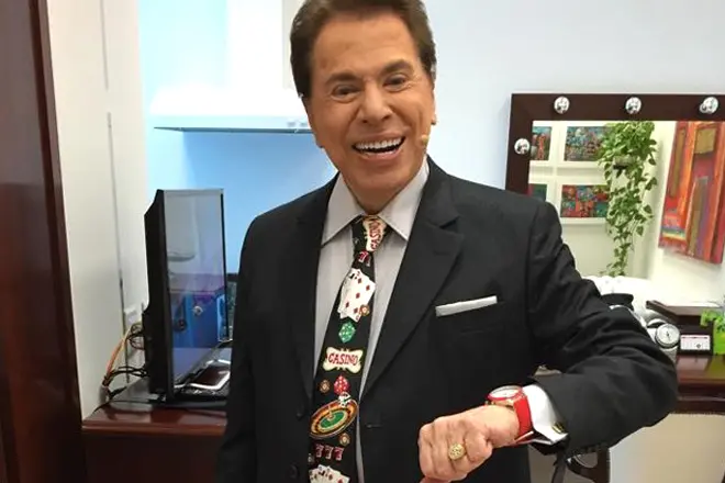 Foto de Silvio Santos com relógio que está sendo vendido pela Jequiti