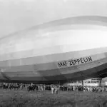 A tripulação e os passageiros do Zeppelin foram saudados com uma parada festiva na Broadway | Foto: Reprodução/Força Aérea Brasileira