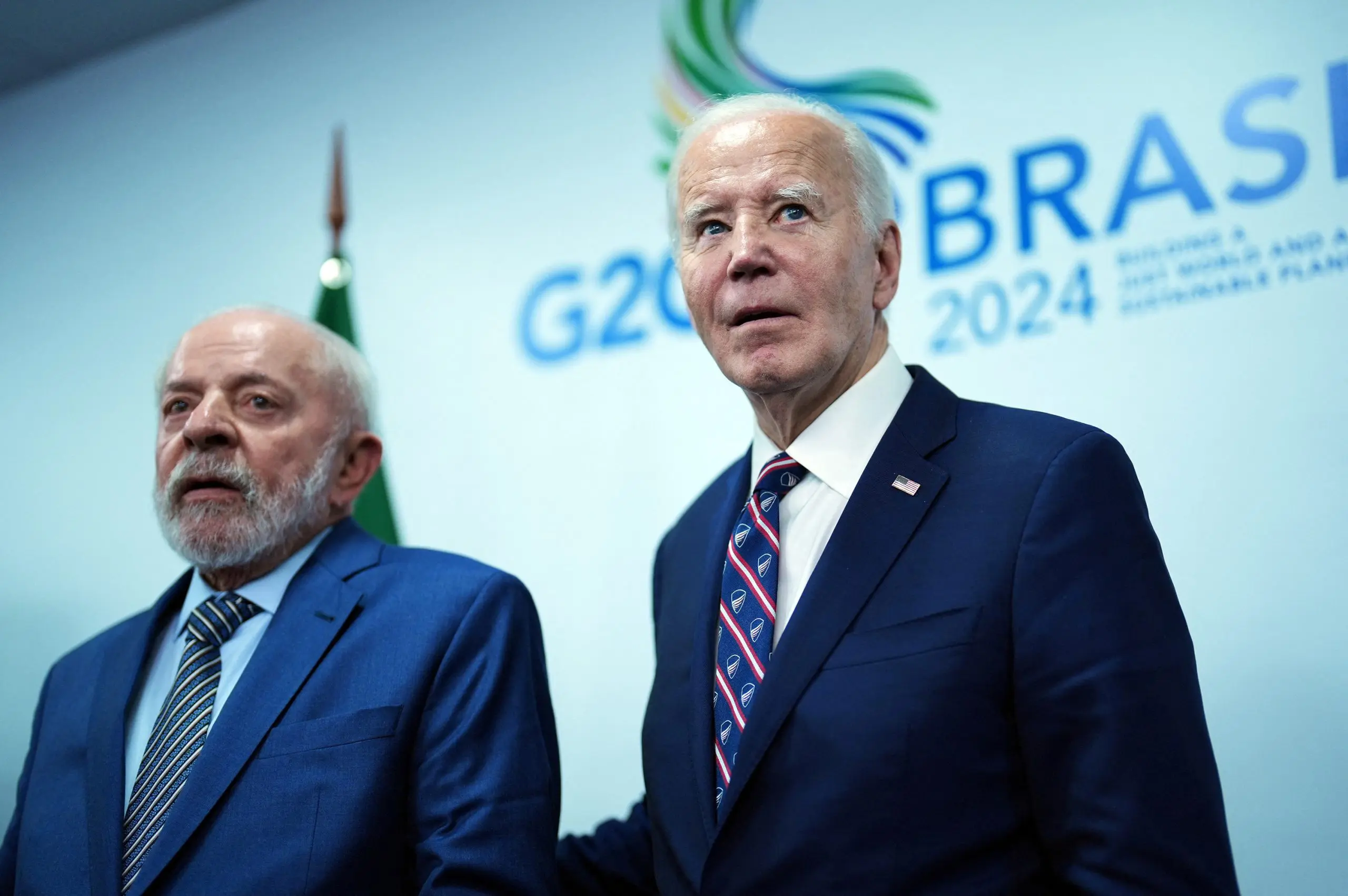O presidente dos EUA, Joe Biden, e o presidente do Brasil, Luiz Inácio Lula da Silva, se encontram na Cúpula dos Líderes do G20, Rio de Janeiro (19/11/2024) | Foto: Eric Lee/Pool via REUTERS