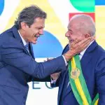 O presidente Lula da Silva durante a posse do ministro da fazenda, Fernando Haddad, no início de 2023: Brasil é um dos retardatários no ranking de eficácia governamental, segundo o Banco Mundial | Foto: Ricardo Stuckert/PR