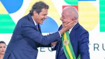 O presidente Lula da Silva durante a posse do ministro da fazenda, Fernando Haddad, no início de 2023: Brasil é um dos retardatários no ranking de eficácia governamental, segundo o Banco Mundial | Foto: Ricardo Stuckert/PR