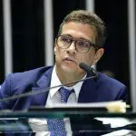 À mesa, presidente do Banco Central do Brasil, Roberto Campos Neto, em pronunciamento no Senado Federal