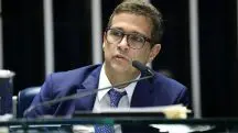 À mesa, presidente do Banco Central do Brasil, Roberto Campos Neto, em pronunciamento no Senado Federal