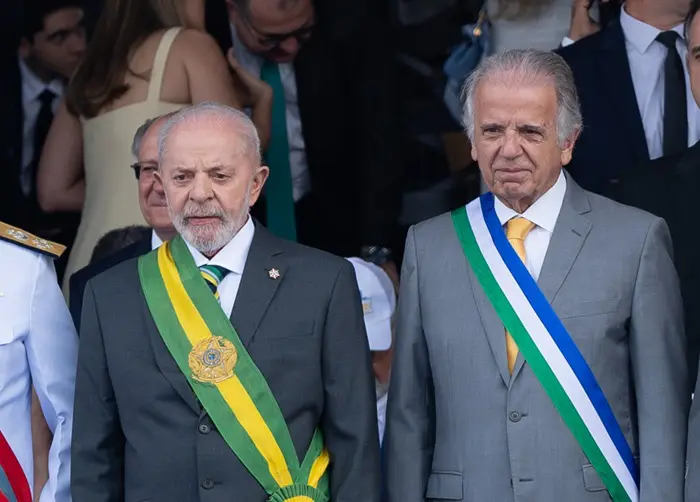 Chefe do Planalto, Luiz Inácio Lula da Silva ao lado do ministro da Defesa, José Múcio Monteiro