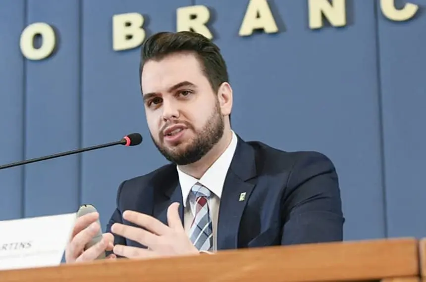 PF manteve Filipe Martins preso para forçar delação, diz Bolsonaro
