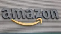 O logotipo da Amazon no Amazon Fulfillment Center, durante uma turnê de mídia antes da temporada de férias em Tepotzotlan, México - 13/12/2023 | Foto: Gustavo Graf/Reuters