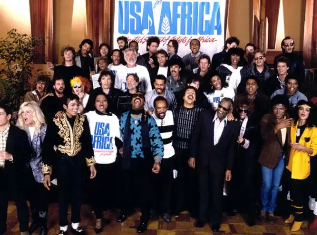 Artistas reunidos no projeto We Are The World