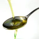 Azeite de oliva em colher
