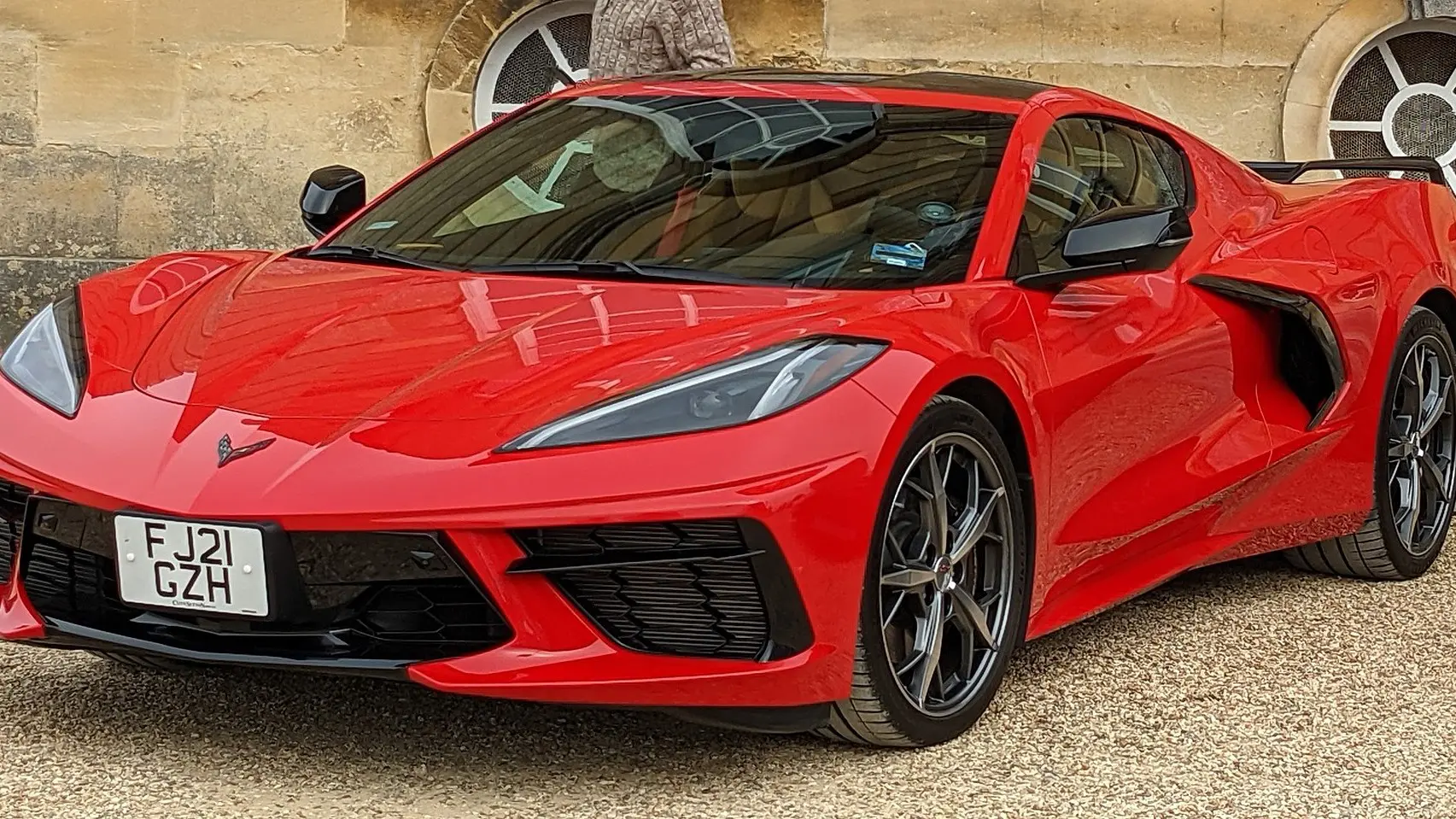 O Chevrolet Corvette é uma linha de carros esportivos norte-americanos de duas portas e dois lugares, fabricados e comercializados pela General Motors sob a marca Chevrolet desde 1953 | Foto: Reprodução/Twitter/X