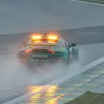 Safety car circula pela pista, depois da forte chuva que atingiu o Autódromo de Interlagos, na zona sul de São Paulo - 2/11/2024 | Foto: Daniel Teixeira/Estadão Conteúdo