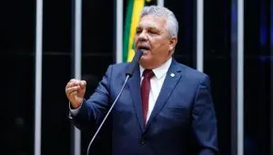 O presidente da Frente Parlamentar da Segurança Pública, deputado Alberto Fraga (PL-DF), rejeitou a tentativa de intervenção do governo Lula