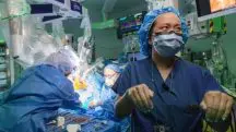 A cirurgia, realizada nos EUA, durou sete horas, e a paciente começou a respirar com facilidade quase imediatamente depois da conclusão do procedimento | Foto: Divulgação/NYU Langone Health