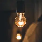Em virtude dos recentes apagões nas áreas atendidas pela Enel, autoridades do setor elétrico e políticos manifestaram preocupações | Foto: Benzoix/Freepik