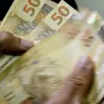 Na contramão das promessas do governo de Lula da Silva, a classe mais pobre é a que está sentido com maior intensidade a desvalorização do dinheiro em decorrência da inflação | Foto: Marcello Casal Jr/Agência Brasil