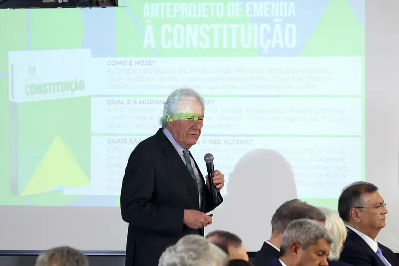Lewandowski apresenta PEC da Segurança Pública