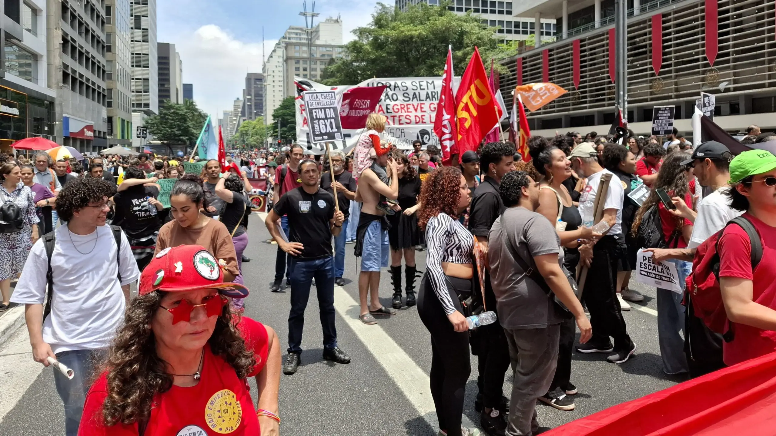 A PEC do fim da escala 6x1 visa a reduzir a carga horária de labor de 44 horas para 36 semanais, sem modificar as oito horas diárias | Foto: Reprodução/<b>Revista Oeste</b>