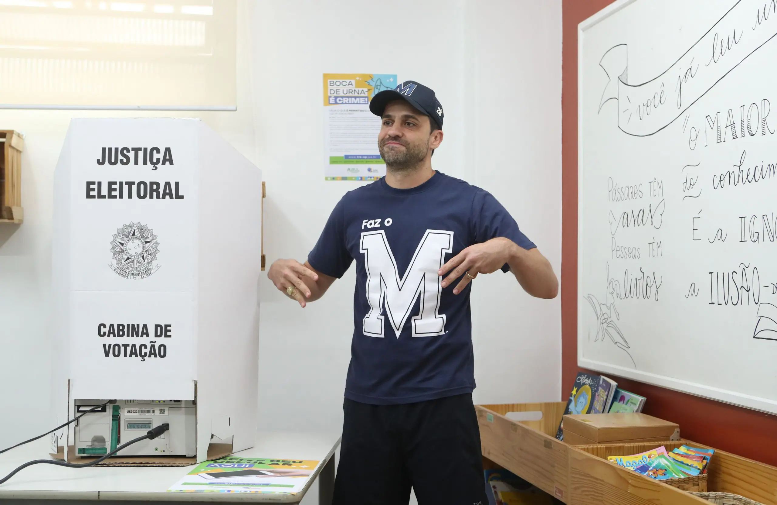 Pablo Marçal (PRTB) vota na zona sul de São Paulo a poucos minutos do fim da votação