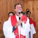 O padre será monitorado por tornozeleira eletrônica | Foto: Divulgação/Fatos Online