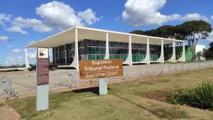 Sede do Supremo Tribunal Federal (STF) com grades