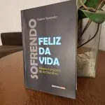 No livro Sofrendo Feliz da Vida, Rubens Figueiredo mostra a posição do Brasil no ranking da felicidade | Foto: Arquivo Pessoal
