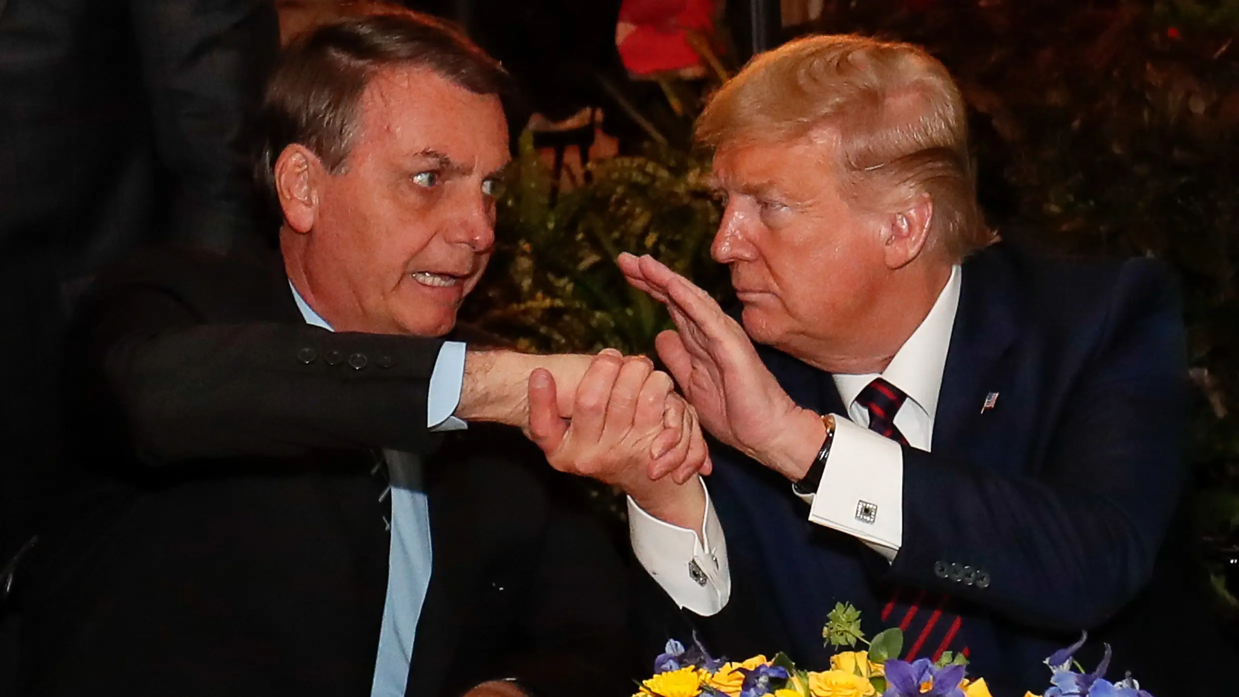 Bolsonaro teve um rápido contato com Trump por intermédio de Eduardo Bolsonaro (PL-SP) | Foto: Alan Santos/PR
